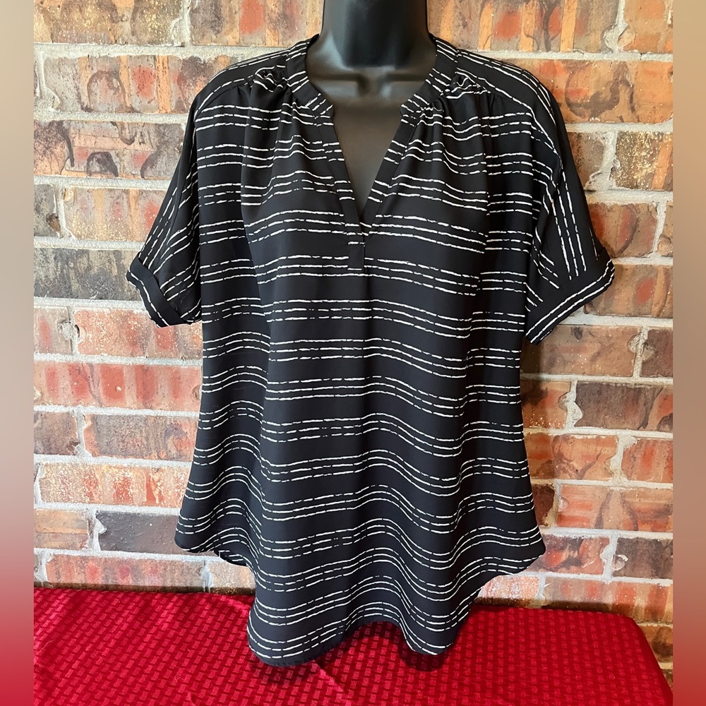 Worthington Petite Black White Top Women’s Size:PM